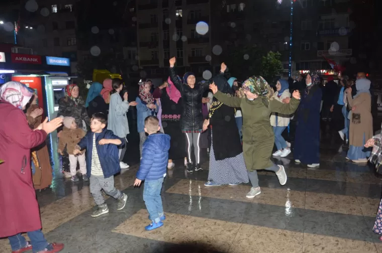 Şampiyonluk Coşkusu Yomra'da Zirve Yaptı