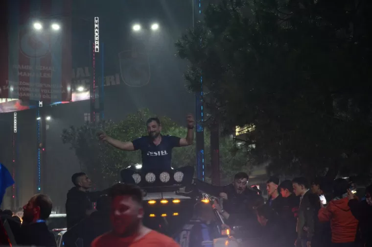 Şampiyonluk Coşkusu Yomra'da Zirve Yaptı