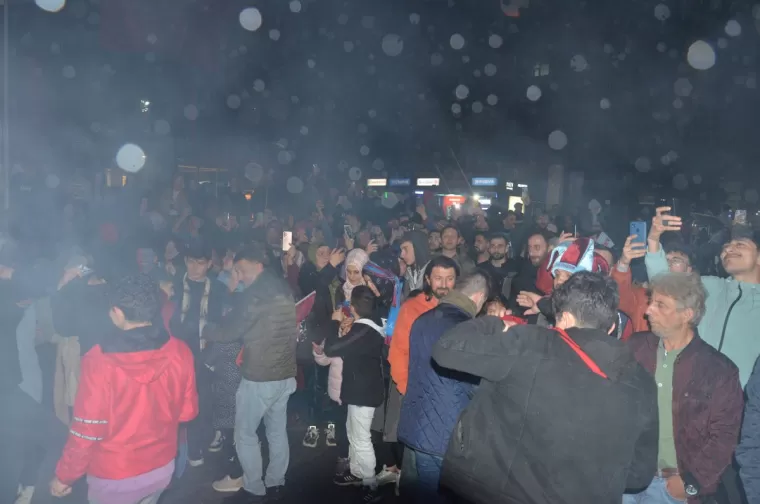 Şampiyonluk Coşkusu Yomra'da Zirve Yaptı