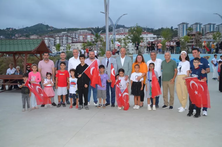 Yomra zaferi kutladı