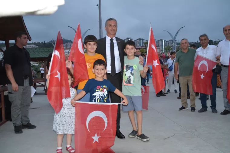 Yomra zaferi kutladı