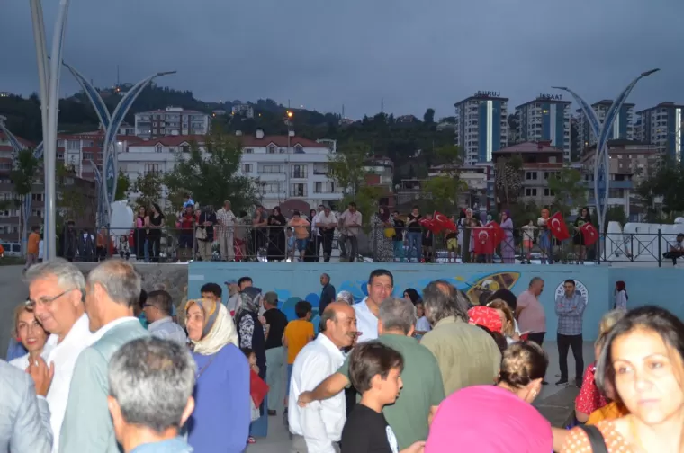 Yomra zaferi kutladı