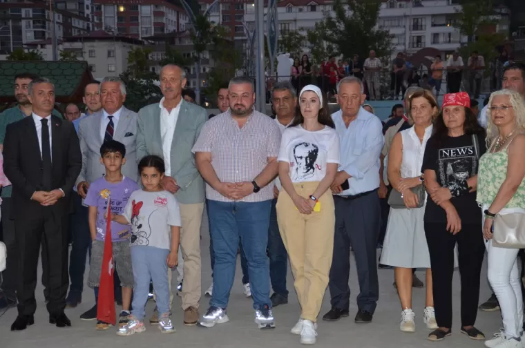 Yomra zaferi kutladı