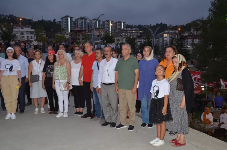 Yomra zaferi kutladı