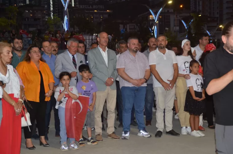 Yomra zaferi kutladı