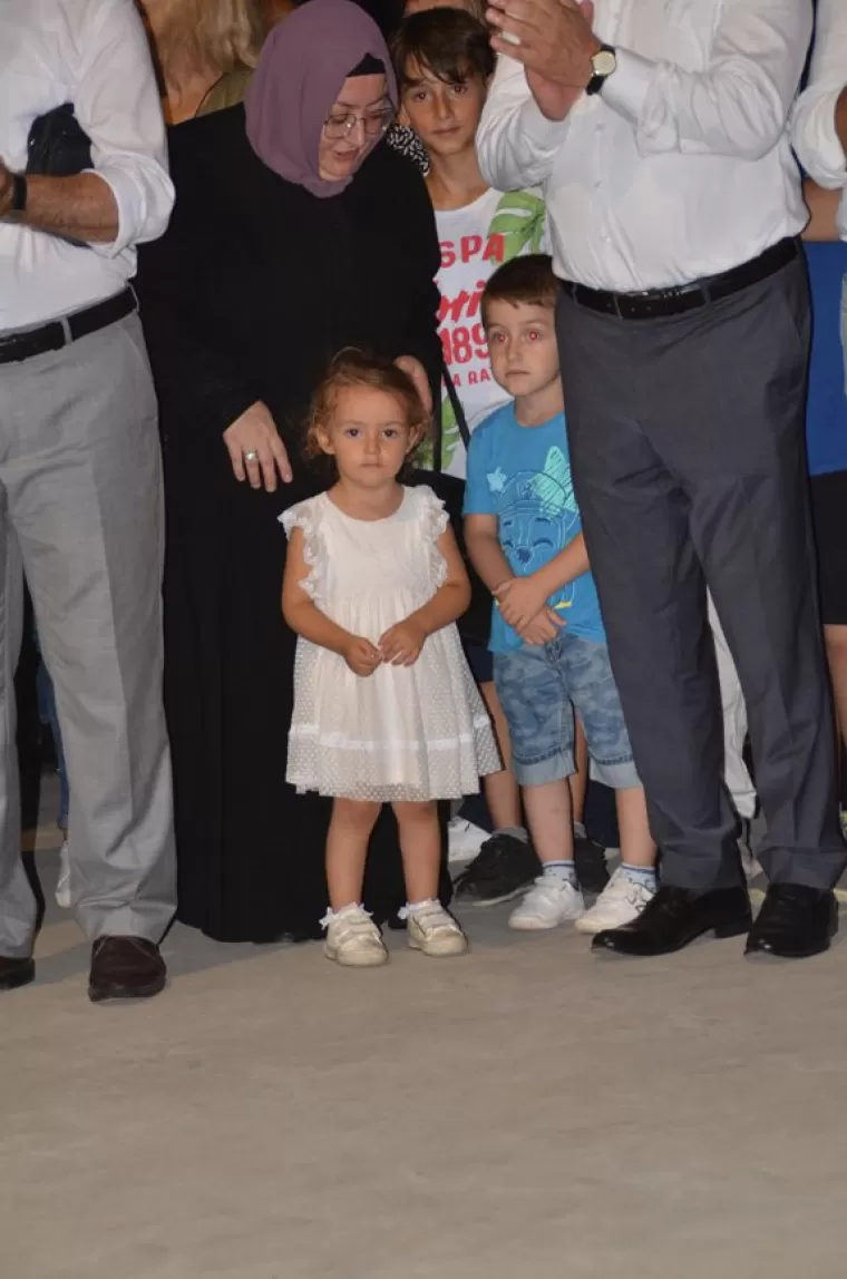 Yomra zaferi kutladı