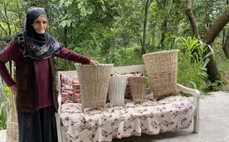 78 yaşındaki Emine Aydın’ın ördüğü sepetler Artvin Marka Ürünler Mağazası’nda alıcı buluyor