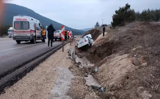 Bolu’da dere yatağına devrilen otomobildeki 1 kişi öldü, 3 kişi yaralandı