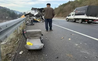 GÜNCELLEME - Bolu’da kamyon ile minibüsün çarpıştığı kazada 1 kişi öldü, 4 kişi yaralandı