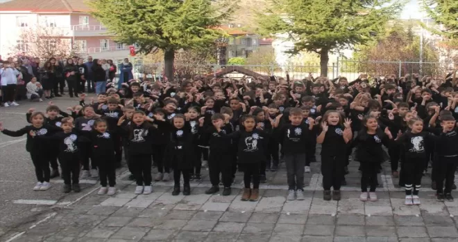 Havza’da 457 öğrenci, Atatürk’ü seslendirdikleri şarkı ile andı
