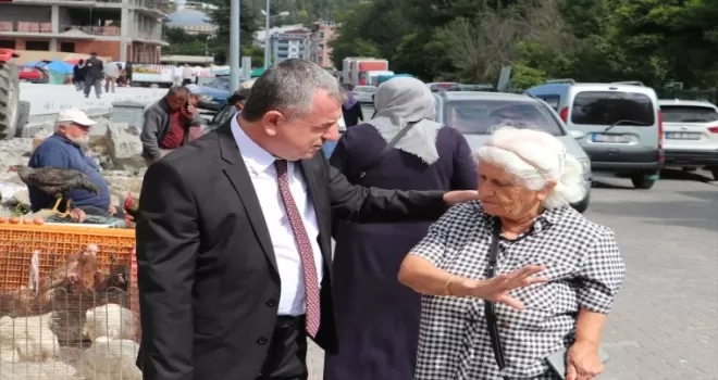 Kaymakam Nayman ve Belediye Başkanı Özdemir pazar yerini ziyaret etti