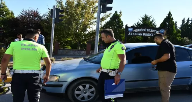 Samsun’da 3 aracın karıştığı trafik kazasında 1 kişi yaralandı