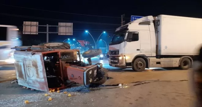 Tokat’ta tırla çarpışan traktördeki 2 kişi yaralandı